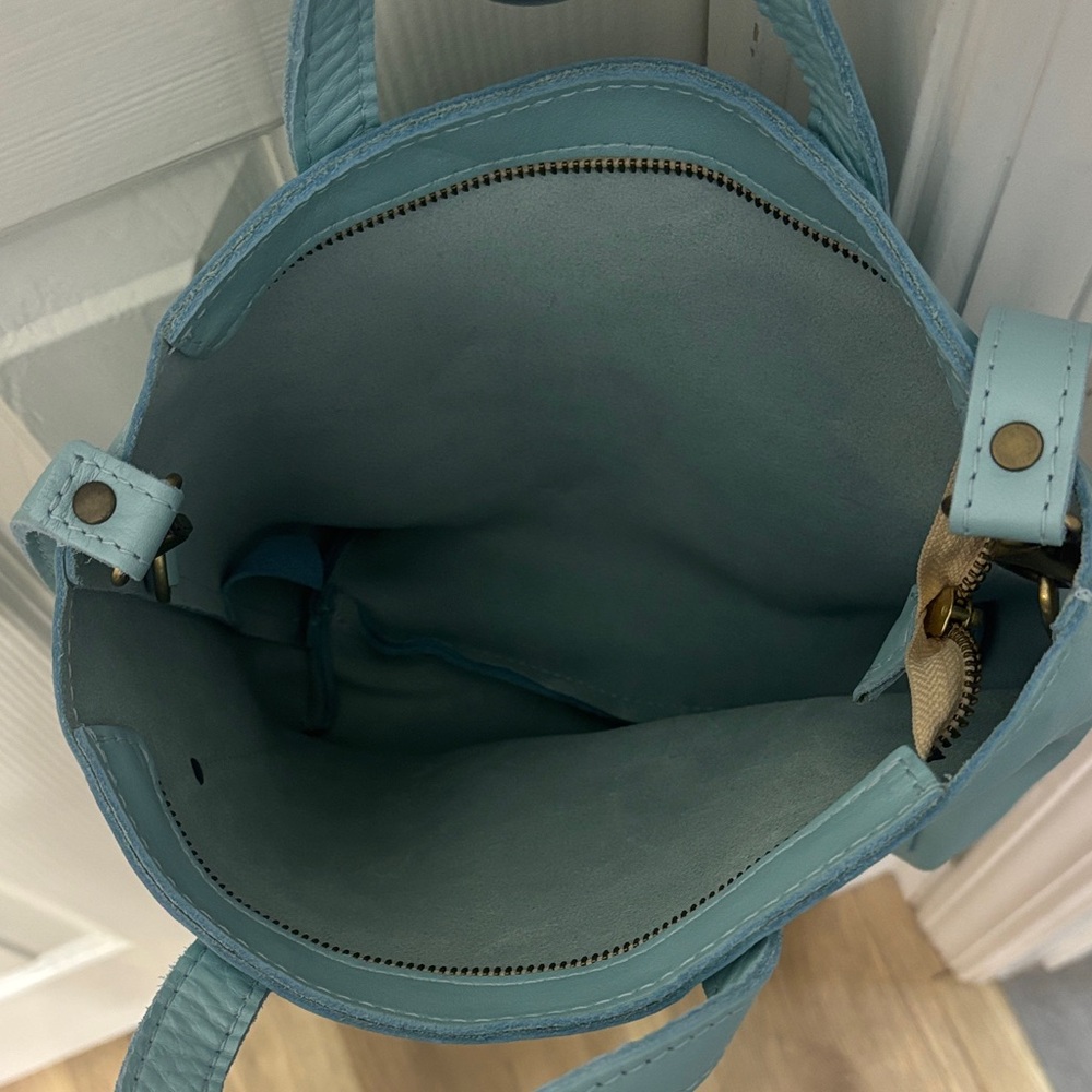 Portland Leather Mini Crossbody Leather Tote Bag zippered. CABO NEW - Picture 3 of 5